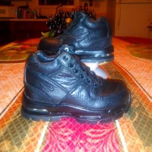 SIZE 9C NIKE AIR GOADOME ACG KIDS BOOTS